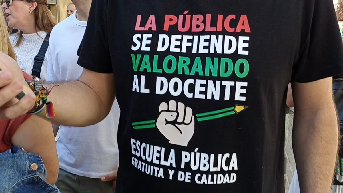 Huelga de docentes en Extremadura: Clamor masivo por la equiparación salarial inunda Mérida